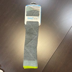 Goodhew Diamond Maze Knee High Merino Socks - size S/M in Celadon.